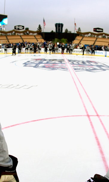 Kings get feel of outdoor rink at Dodger Stadium